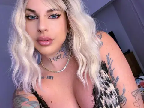 [F33] Feeling cute today