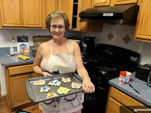 Around the holidays, I made my boy toy some cookies. Whenever I bake, I like to make more than the b
