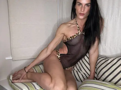 Does this muscular body make you want to get closer?